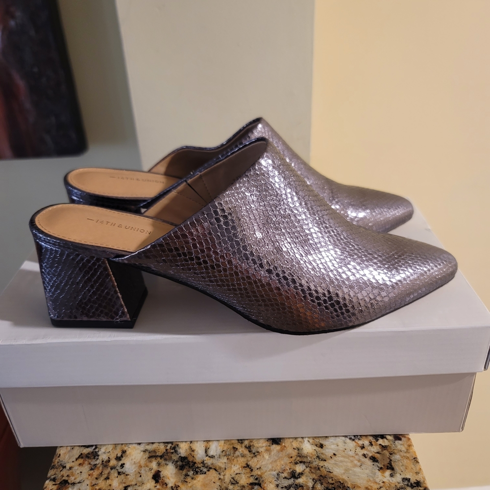 14th & Union Metallic Snake Pattern Mules
